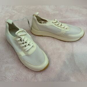 Banana Republic Cream Knit Sneaker, NWT, Size 9